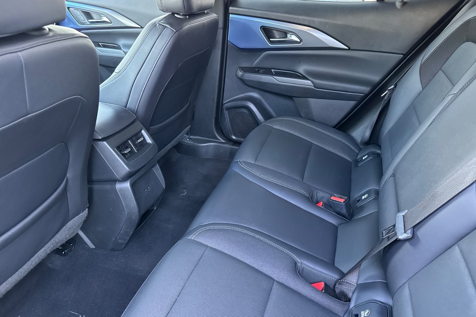 Certified 2024 Chevrolet Equinox EV LT FWD image 12