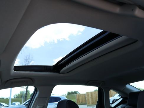 Certified 2025 Acura TLX w/ Technology Package image 29