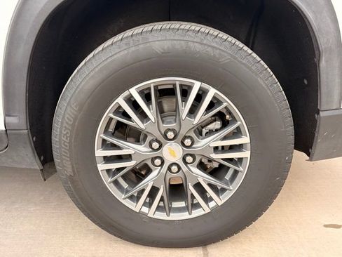 Used 2025 Chevrolet Traverse LT AWD/4WD image 5