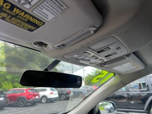 Used 2015 Toyota RAV4 XLE AWD/4WD image 21