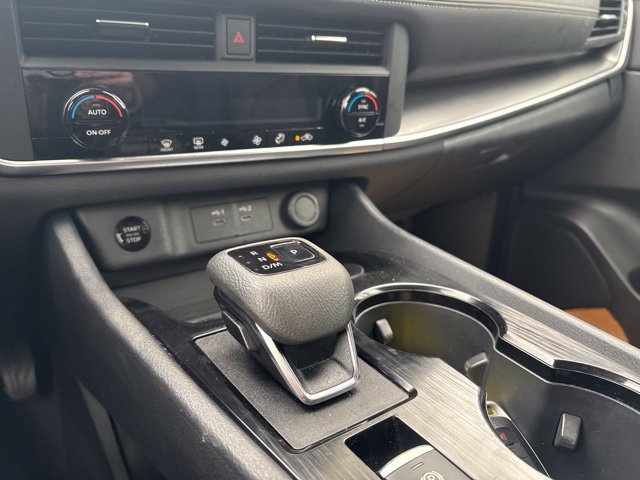 Used 2025 Nissan Rogue SV AWD/4WD image 16