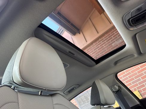 Used 2025 Hyundai Elantra Limited FWD image 20