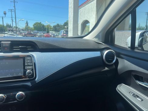 Used 2025 Nissan Versa SV FWD image 32