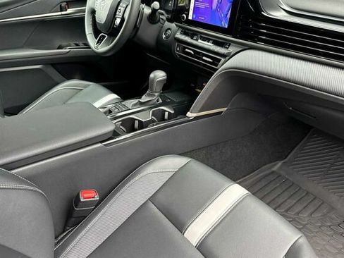 Used 2025 Toyota Camry SE w/ Convenience Package FWD image 15