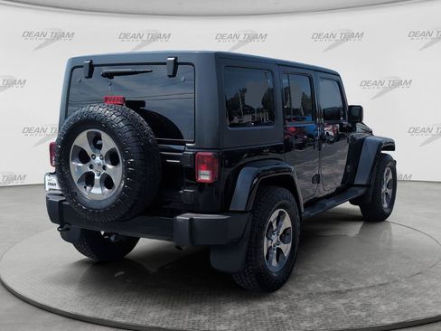 Used 2017 Jeep Wrangler Unlimited Sahara w/ Connectivity Group AWD/4WD image 7