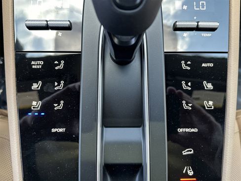 New 2025 Porsche Macan image 24