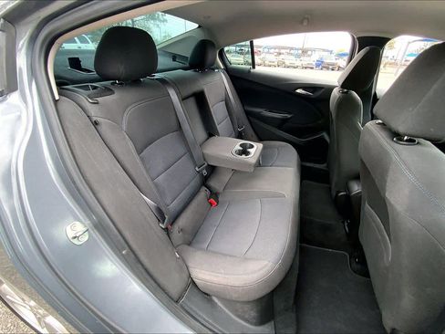 Used 2018 Chevrolet Cruze LT w/ Convenience Package image 20