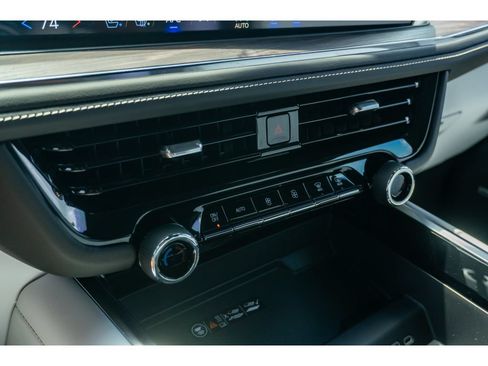 Used 2025 Chevrolet Tahoe Premier AWD/4WD image 27