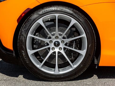 Used 2024 McLaren Artura RWD image 39