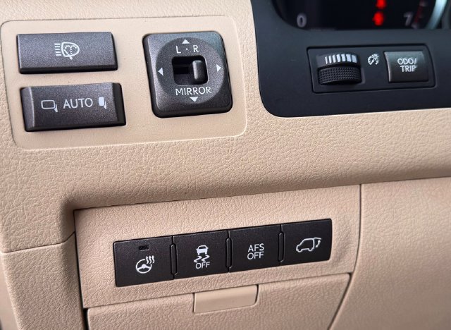 Used 2015 Lexus LX 570 4WD w/ Luxury Package image 34