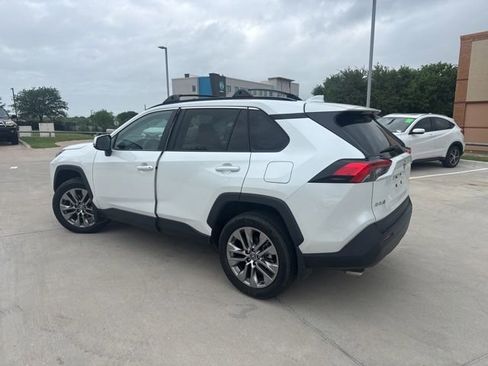Used 2023 Toyota RAV4 XLE Premium image 5