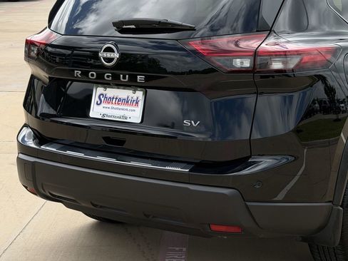 Used 2024 Nissan Rogue SV w/ SV Premium Package FWD image 6