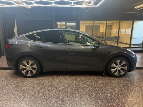 Used 2021 Tesla Model Y Long Range AWD/4WD image 9