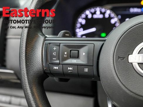 Used 2024 Nissan Pathfinder S image 15