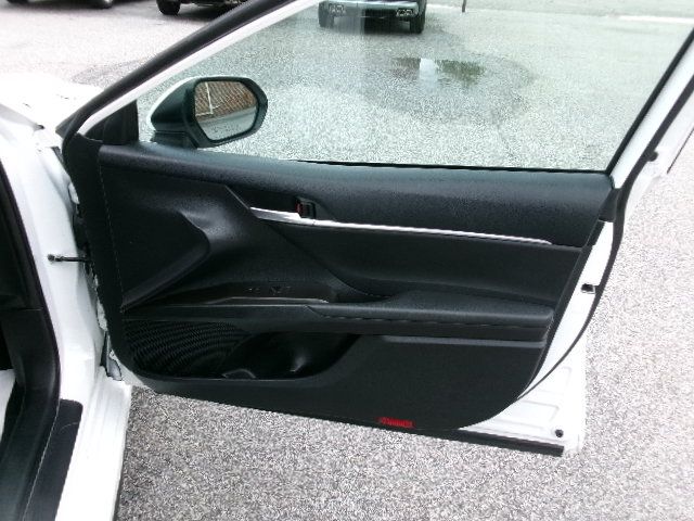 Used 2024 Toyota Camry SE w/ Convenience Package FWD image 12