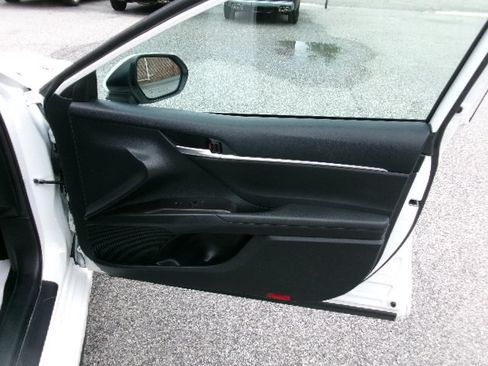 Used 2024 Toyota Camry SE w/ Convenience Package FWD image 12