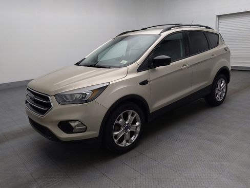Used 2017 Ford Escape SE w/ SE Sport Appearance Package image 2
