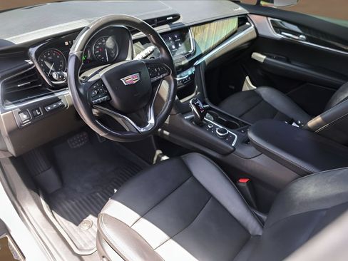 Used 2021 Cadillac XT6 Premium Luxury FWD image 10