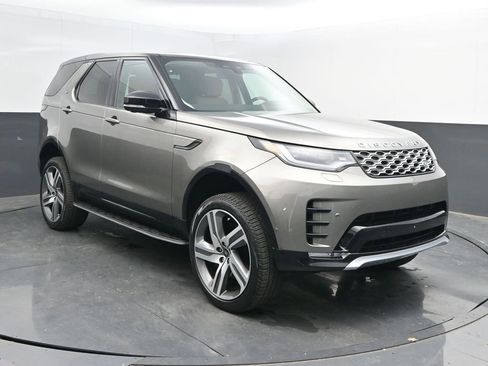 Used 2025 Land Rover Discovery Metropolitan Edition AWD/4WD image 9