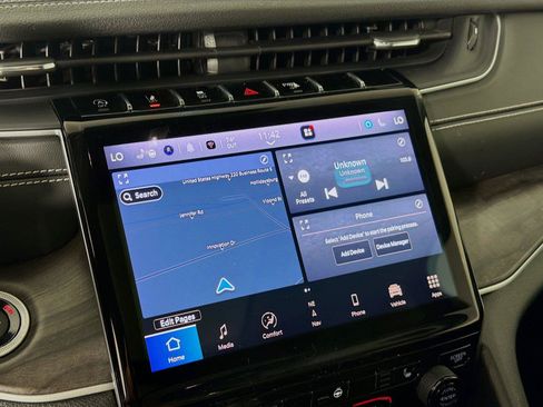 Used 2023 Jeep Grand Cherokee Limited AWD/4WD image 19