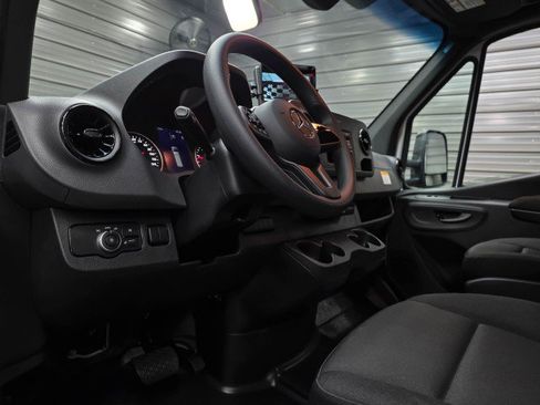 Used 2024 Mercedes-Benz Sprinter 4500 image 12