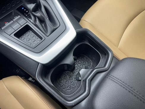 Used 2020 Toyota RAV4 XLE Premium image 29