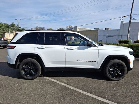 Used 2023 Jeep Grand Cherokee Altitude AWD/4WD image 13