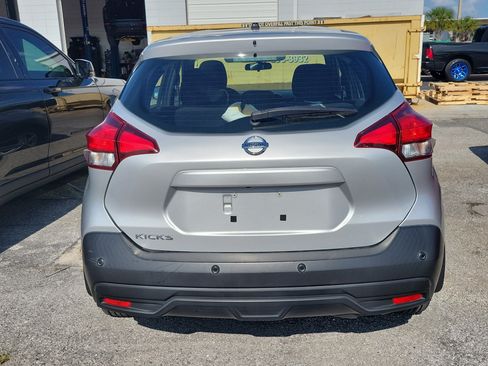 Used 2020 Nissan Kicks S FWD image 5
