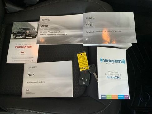 Used 2018 GMC Canyon SLE w/ SLE Convenience Package image 17