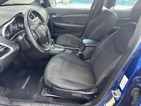 Used 2013 Dodge Avenger SE FWD image 2