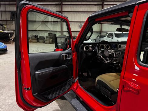 Used 2021 Jeep Wrangler Unlimited Sahara AWD/4WD image 12