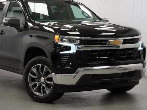Used 2024 Chevrolet Silverado 1500 LT AWD/4WD image 9