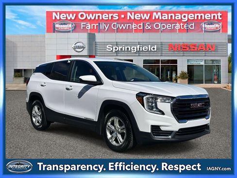 Used 2024 GMC Terrain SLE image 1