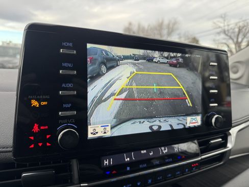 Used 2023 Toyota Sienna Limited image 27