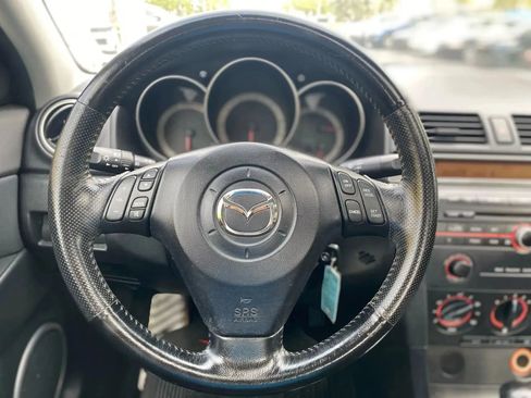 Used 2005 MAZDA MAZDA3 s w/ Moonroof & 6-CD Pkg FWD image 11