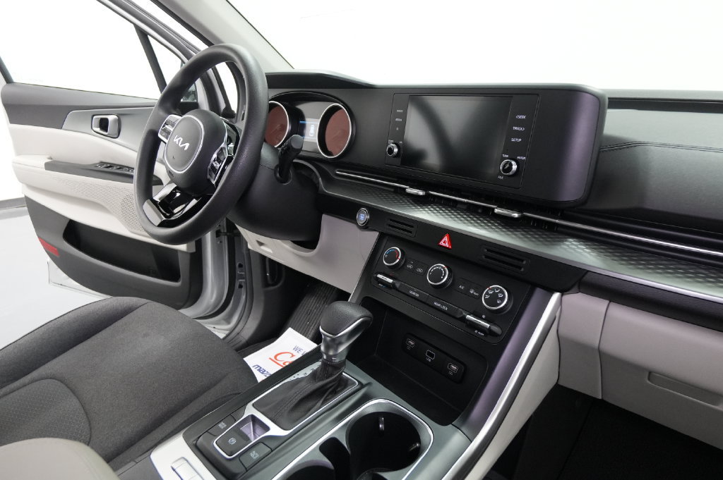 Used 2022 Kia Carnival LX FWD image 26