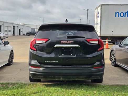 Used 2024 GMC Terrain SLE image 4