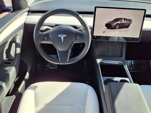 Used 2023 Tesla Model Y 2WD image 16