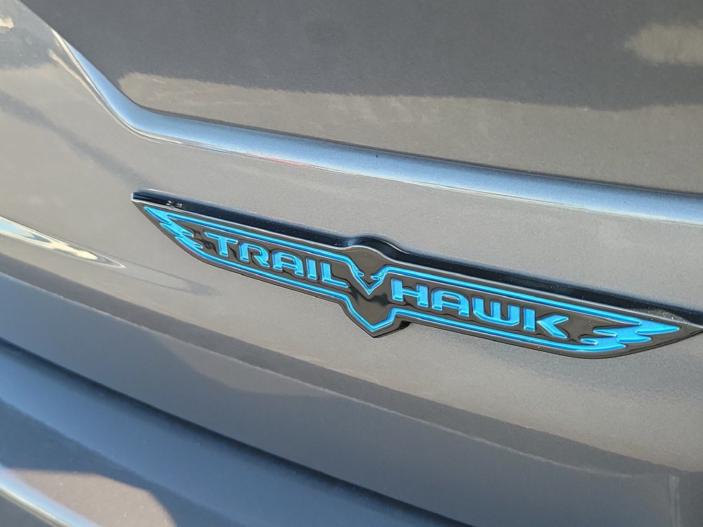 Used 2022 Jeep Grand Cherokee Trailhawk AWD/4WD image 8