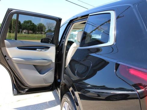 Used 2020 Cadillac XT6 Premium Luxury FWD image 37