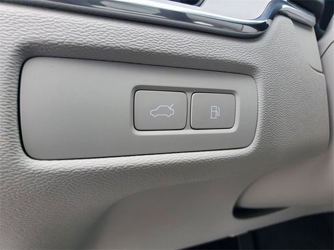 New 2026 Volvo XC60 T8 Ultra w/ Climate Package image 17