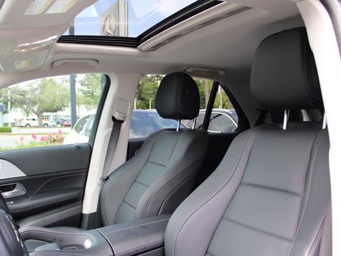 Used 2024 Mercedes-Benz GLE 450e 4MATIC image 5