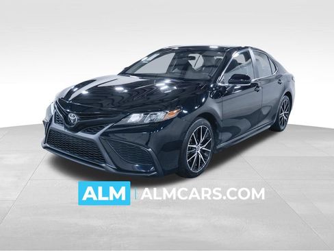 Used 2023 Toyota Camry SE FWD image 1