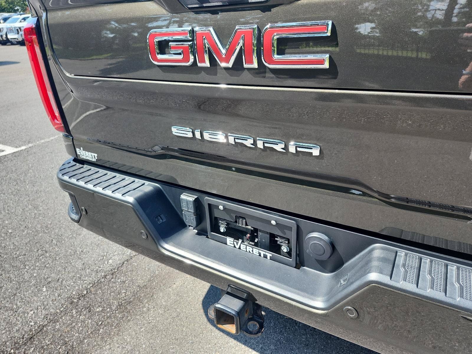 Used 2023 GMC Sierra 2500 AT4 w/ AT4 Premium Plus Package AWD/4WD image 4