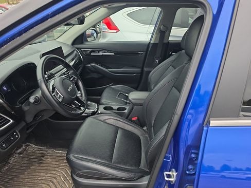 Certified 2022 Kia Seltos EX image 3