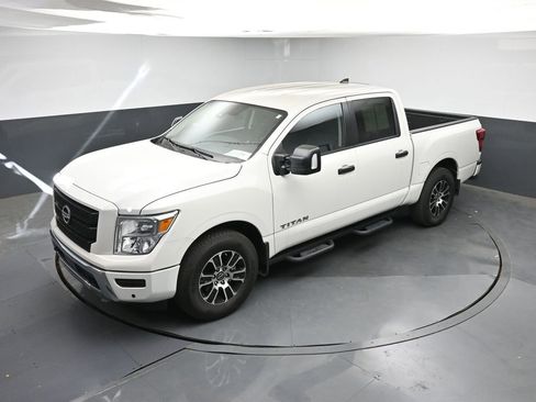 Used 2024 Nissan Titan SV w/ SV Convenience Package image 36