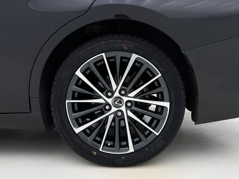 Certified 2023 Lexus ES 300h w/ Premium Package image 31