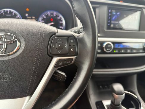 Used 2017 Toyota Highlander SE AWD/4WD image 23