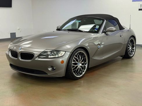 Used 2005 BMW Z4 2.5i image 4
