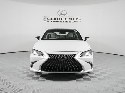 Certified 2025 Lexus ES 350 Ultra Luxury image 2